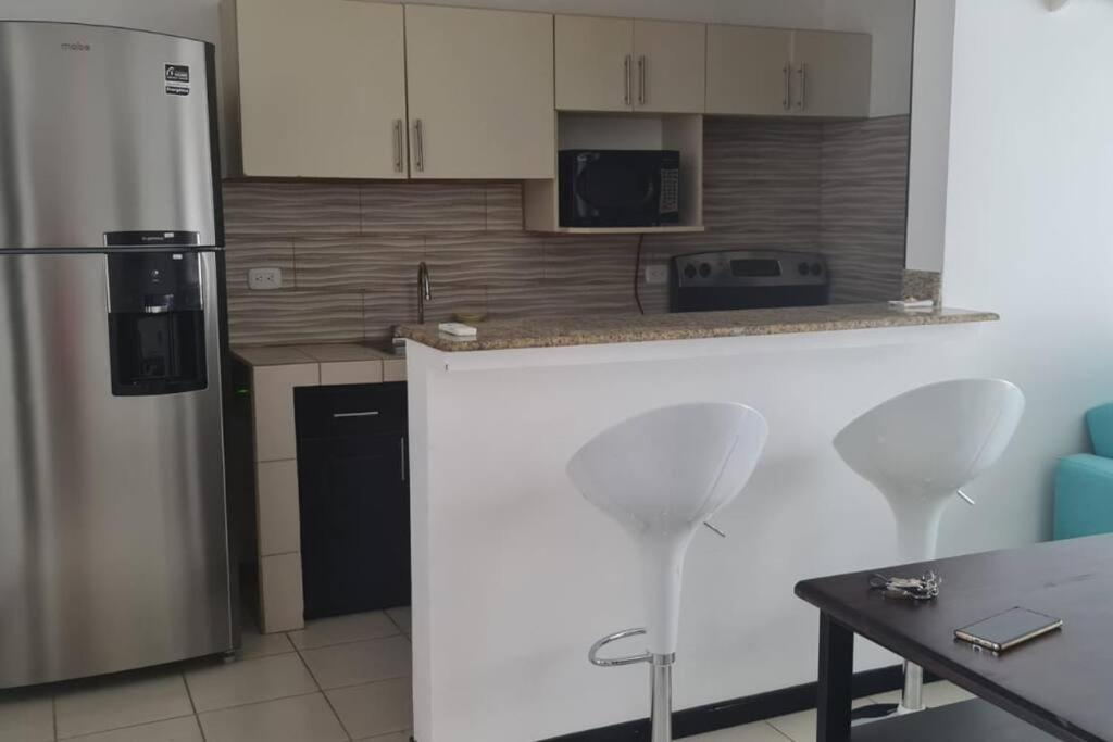 Casa Vacacional En Herradura Con Piscina Privada